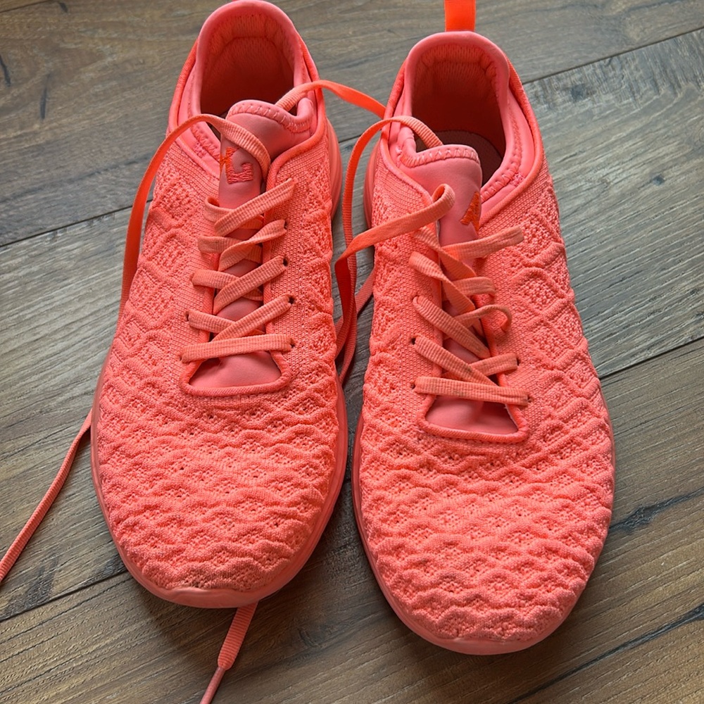 APL Tennis shoe
